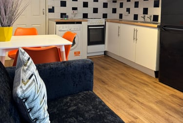 3 bed flat, Penrose Street, City Centre, Plymouth, PL15AT - Image 3