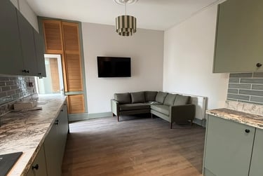 7 bed house, North Road East, North Hill, Plymouth, PL46AN - Image 3