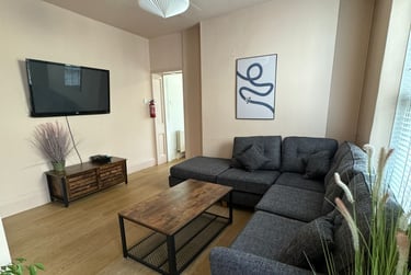 8 bed house, Lisson Grove, Mutley, Plymouth, PL47DN - Image 2