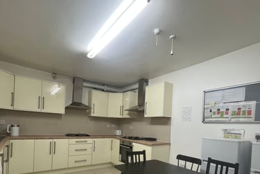 6 bed house, Gunnersbury Avenue, Acton, London, W38LD - Image 1