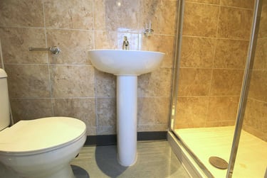 1 bed studio, Aintree Crescent, Barkingside, London, IG62HD - Image 9