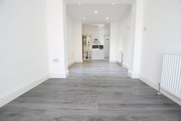 1 bed studio, Aintree Crescent, Barkingside, London, IG62HD - Image 1