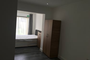 1 bed studio, Aintree Crescent, Barkingside, London, IG62HD - Image 3