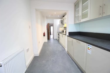 1 bed studio, Aintree Crescent, Barkingside, London, IG62HD - Image 11