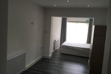 1 bed studio, Aintree Crescent, Barkingside, London, IG62HD - Image 4
