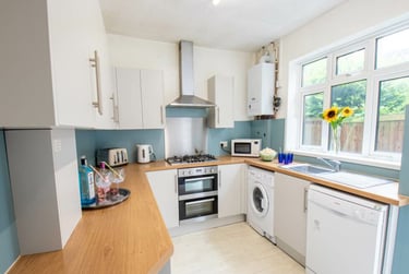 6 bed house, Whitstable Road, St Stephens, Canterbury, CT28EG - Image 1