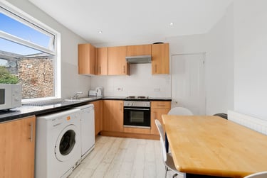 5 bed flat, Clifton Place, Greenbank, Plymouth, PL48HY - Image 1