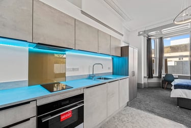 1 bed studio, Amity Place, North Hill, Plymouth, PL48LX - Image 1