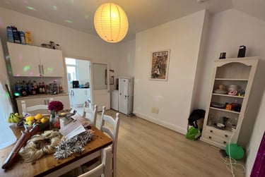 6 bed house, Hamilton Gardens, North Hill, Plymouth, PL46PQ - Image 1