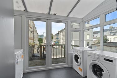 9 bed house, Citadel Road, The Hoe, Plymouth, PL13AU - Image 4