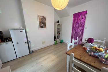 6 bed house, Hamilton Gardens, North Hill, Plymouth, PL46PQ - Image 2