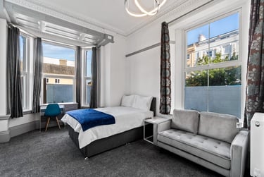 1 bed studio, Amity Place, North Hill, Plymouth, PL48LX - Image 3