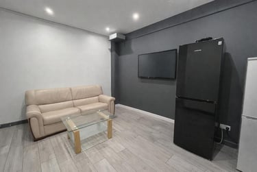 4 bed house, Milnthorpe Street, Charlestown, Salford, M66DT - Image 1