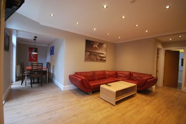 8 bed house, Ashlyn Grove, Fallowfield, Manchester, M146YG - Image 2