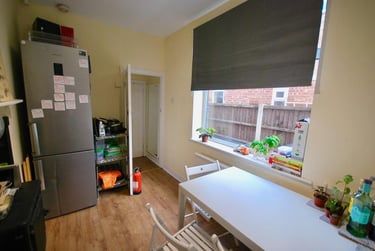 4 bed house, Lees Hall Crescent, Fallowfield, Manchester, M146YA - Image 2