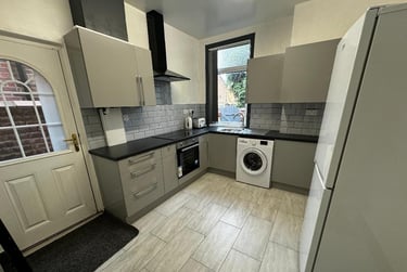 4 bed house, Monica Grove, Burnage, Manchester, M192BN - Image 2