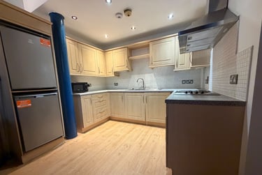 2 bed flat, Cambridge Street, Chorlton on Medlock, Manchester, M15GF - Image 2