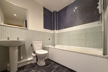 2 bed flat, Cambridge Street, Chorlton on Medlock, Manchester, M15GF - Image 6