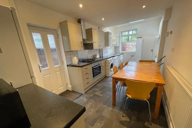 5 bed house, Whitby Road, Fallowfield, Manchester, M146QL - Image 2
