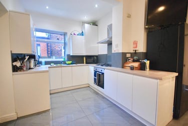 6 bed house, Barnsfold Avenue, Fallowfield, Manchester, M146FJ - Image 2