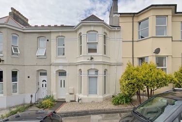 2 bed flat, May Terrace, Lipson, Plymouth, PL48PP - Image 1