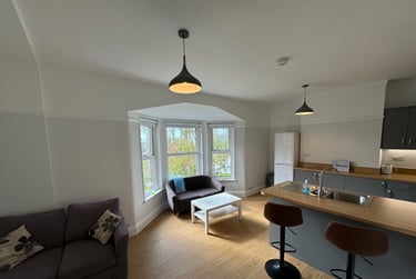 2 bed flat, Green Park Avenue, Mutley, Plymouth, PL46PG - Image 1