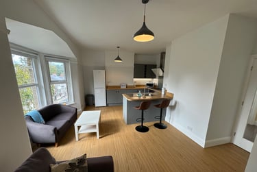 2 bed flat, Green Park Avenue, Mutley, Plymouth, PL46PG - Image 2