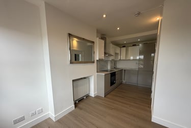 3 bed flat, 135 Richmond Road, Kingston upon thames, Kingston, KT25BZ - Image 1