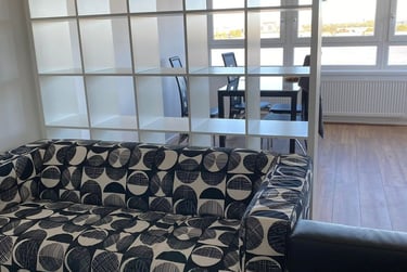 2 bed flat, Europe Road, Woolwich, London, SE185QN - Image 2