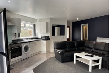 2 bed flat, Windsor Street, Aston, Birmingham, B74NJ - Image 3