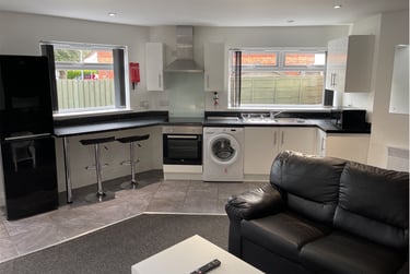 2 bed flat, Windsor Street, Aston, Birmingham, B74NJ - Image 1