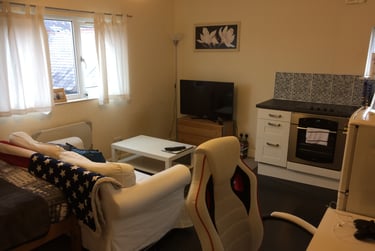 1 bed studio, Argyle Avenue, Victoria park, Manchester, M145PX - Image 4