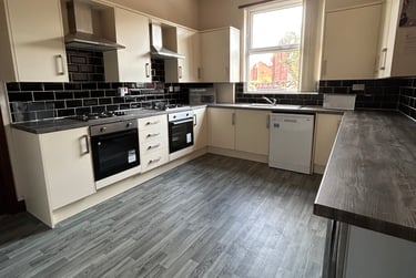 8 bed house, Richmond Grove, Ardwick, Manchester, M130DP - Image 1