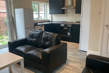 5 bed house, Hathersage Rd, Victoria park, Manchester, M130EJ - Image 1