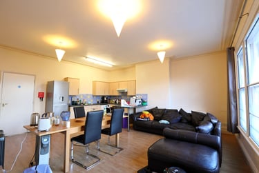 3 bed flat, Whiteladies Road, Clifton, Bristol, BS82QN - Image 4