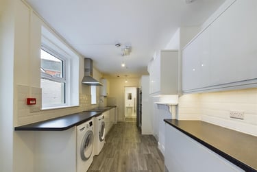 8 bed house, Old Tiverton Road, Mount Pleasant, Exeter, EX46NG - Image 1