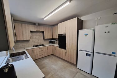 7 bed house, Agnes rd, Semilong, Northampton, NN26EU - Image 2