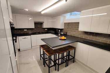 6 bed house, Denmark Road, City Centre, Northampton, NN15QS - Image 1