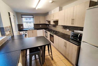 7 bed house, St. Michaels Road, City Centre, Northampton, NN13JU - Image 1