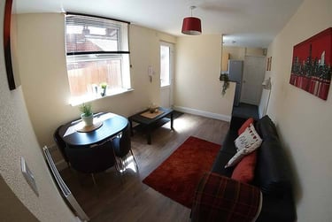 2 bed flat, Palmerston Road, Abington, Northampton, NN15EU - Image 1