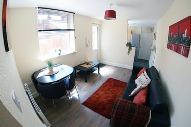 2 bed flat, Palmerston Road, Abington, Northampton, NN15EU - Image 3