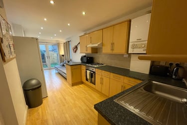 5 bed house, EDMUND RD - 5x DOUBLE BEDS + BILLS INCLUDED, Southsea, Portsmouth, PO40LL - Image 2