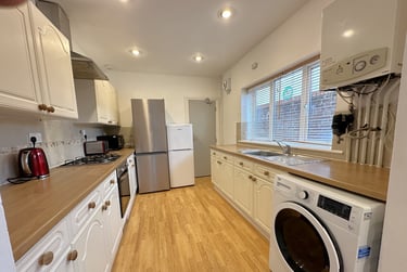 5 bed house, ORCHARD RD -- 5x DOUBLE BEDS + BILLS INCLUDED, Southsea, Portsmouth, PO40AB - Image 6