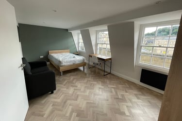 1 bed studio, Henry Street, Poets Corner, Bath, BA11JT - Image 2