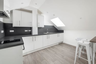 2 bed flat, Lower Bristol Road, City Centre, Bath, BA23BD - Image 3