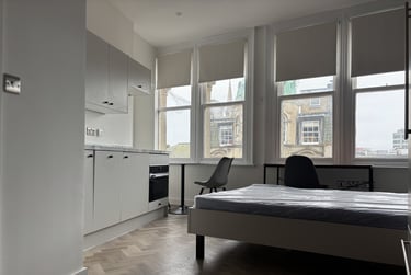 1 bed studio, Queen Charlotte Street, City Centre, Bristol, BS14EX - Image 2