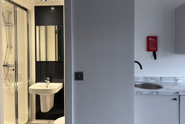 1 bed studio, Queen Charlotte Street, City Centre, Bristol, BS14EX - Image 3