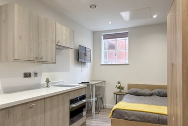 1 bed studio, College Green, City Centre, Bristol, BS15TB - Image 2