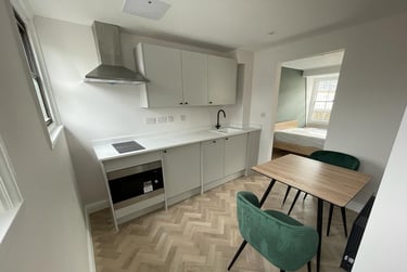 1 bed studio, Henry Street, Poets Corner, Bath, BA11JT - Image 3