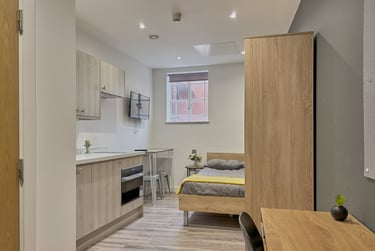 1 bed studio, College Green, City Centre, Bristol, BS15TB - Image 3